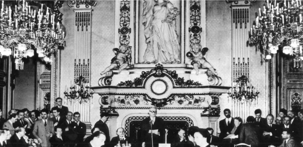 Parigi, 9 maggio 1950, ore 18: al Quai d'Orsay, Robert Schuman, Ministro francese degli Affari Esteri e futuro Presidente dell'Assemblea Parlamentare, legge la celebre dichiarazione
